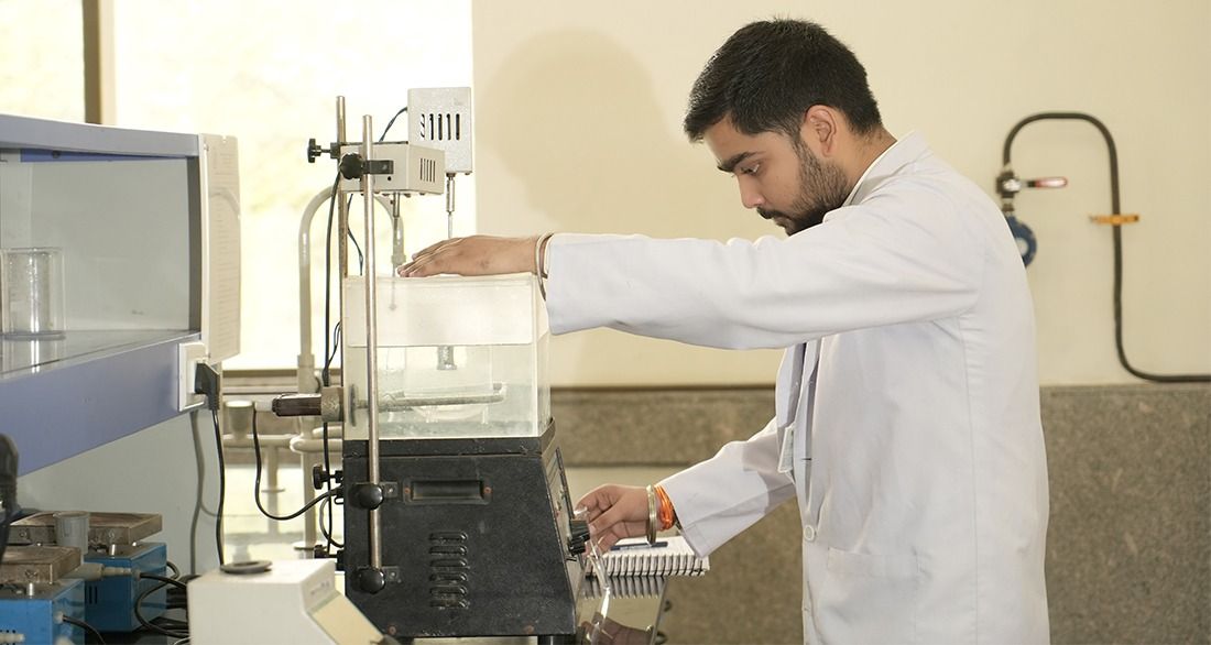 Learn a practical understanding of creating chemical entities into medicines at Pharmaceutics Lab 