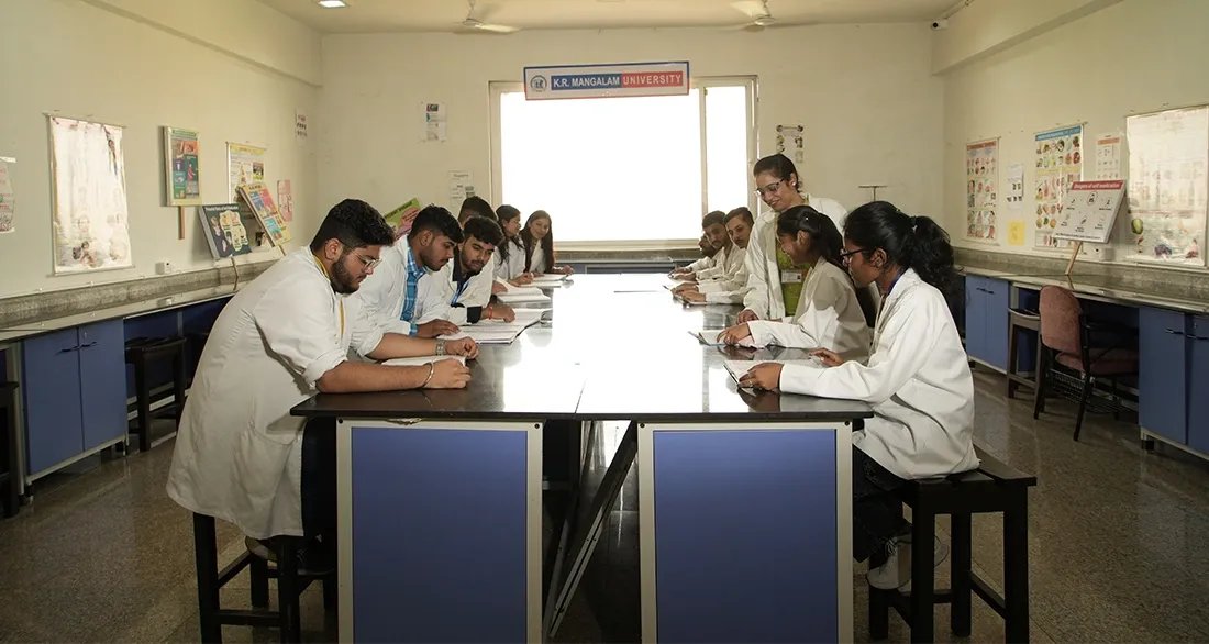 Explore the role of pharmaceuticals within society at Social Pharmacy Lab